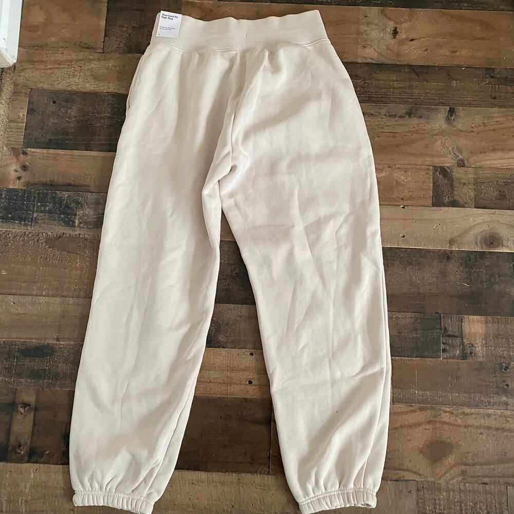 Nike Women's Sportswear Phoenix Fleece High-Waisted Oversized Sweatpants Medium - Picture 2 of 5